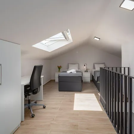 Exquisites Mit Eigener Galerie, Babybett, Waschmaschine Und Nur 700 Meter Zum Апартаменти *