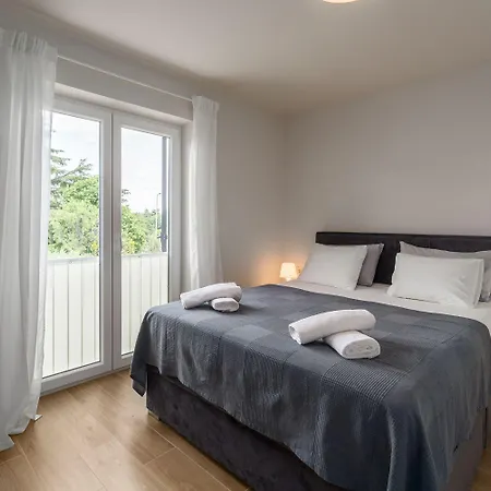 Exquisites Mit Eigener Galerie, Babybett, Waschmaschine Und Nur 700 Meter Zum