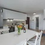 Exquisites Mit Eigener Galerie, Babybett, Waschmaschine Und Nur 700 Meter Zum Daire *