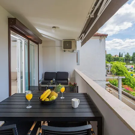 Daire Exquisites Mit Eigener Galerie, Babybett, Waschmaschine Und Nur 700 Meter Zum *