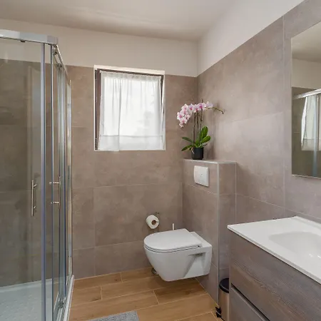 Appartamento Exquisites Mit Eigener Galerie, Babybett, Waschmaschine Und Nur 700 Meter Zum