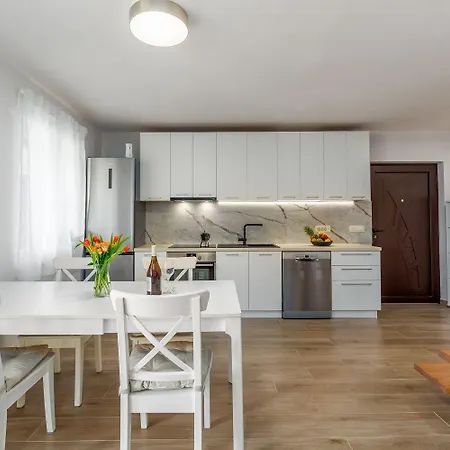 Exquisites Mit Eigener Galerie, Babybett, Waschmaschine Und Nur 700 Meter Zum *