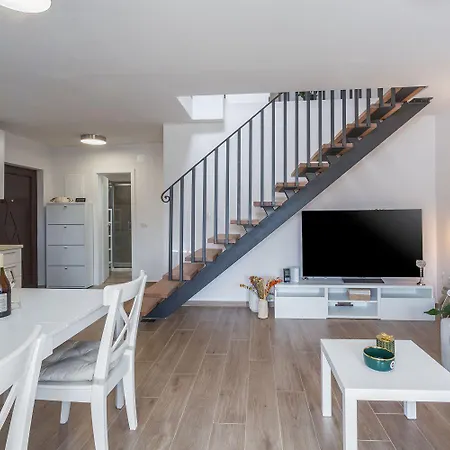 Appartamento Exquisites Mit Eigener Galerie, Babybett, Waschmaschine Und Nur 700 Meter Zum *