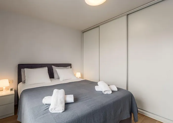 Lejlighed Exquisites Mit Eigener Galerie, Babybett, Waschmaschine Und Nur 700 Meter Zum Poreč