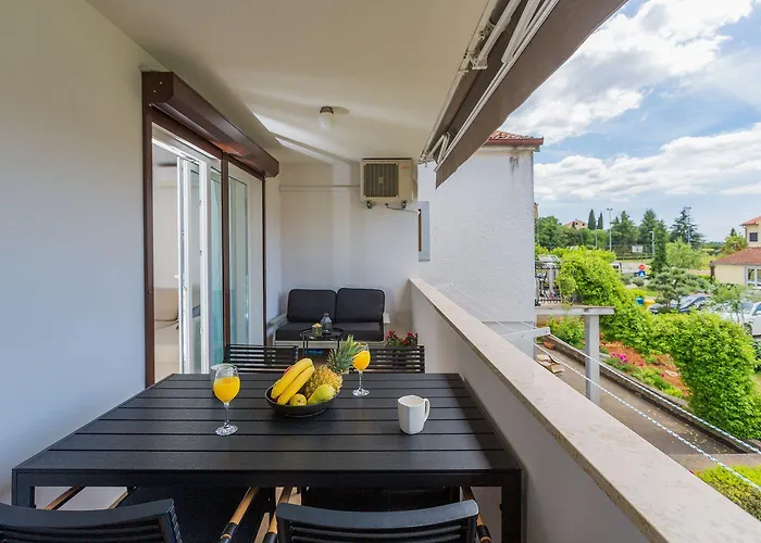 Daire Exquisites Mit Eigener Galerie, Babybett, Waschmaschine Und Nur 700 Meter Zum *