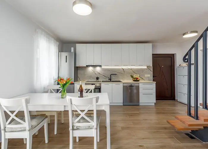 Exquisites Mit Eigener Galerie, Babybett, Waschmaschine Und Nur 700 Meter Zum *