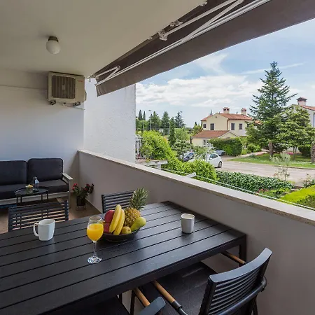 Exquisites Mit Eigener Galerie, Babybett, Waschmaschine Und Nur 700 Meter Zum 아파트 *
