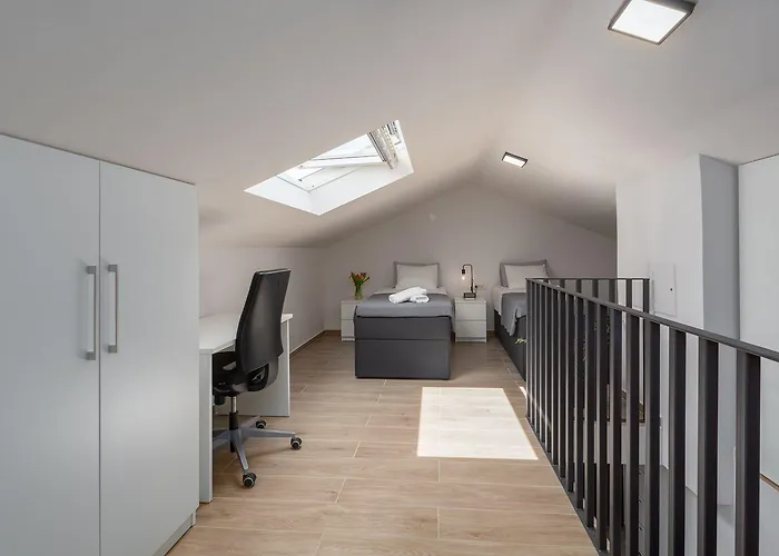 Exquisites Mit Eigener Galerie, Babybett, Waschmaschine Und Nur 700 Meter Zum 아파트 *