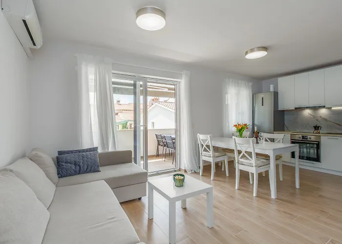 Exquisites Mit Eigener Galerie, Babybett, Waschmaschine Und Nur 700 Meter Zum 아파트